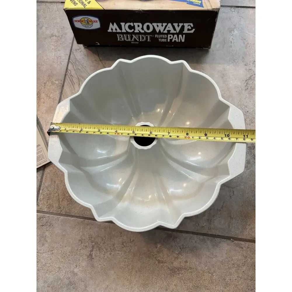 Vintage Nordic Ware Microwave Bundt Pan 61104 Gemstone Ware w Origin Box Recipes